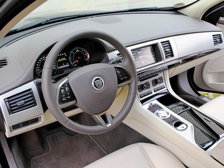  Jaguar XF Sportbrake Diesel S 2012 года  (фото 2 из 4)